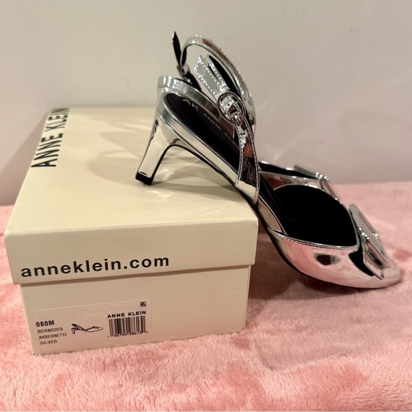 Anne Klein Metallic Silver Bernette Bow Pump heels /size 8.5 - Picture 5 of 8